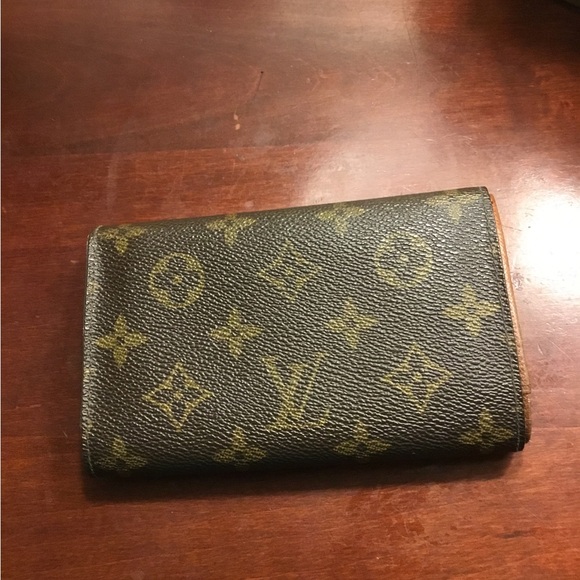 Louis Vuitton Monogram Wallet in Black and Gold - Picture 5 of 16